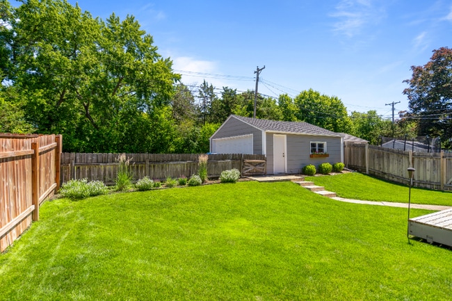 Building Photo - 2425 Cavell Ave S