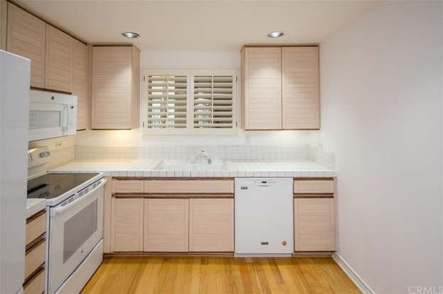 Building Photo - 2243 Martin-