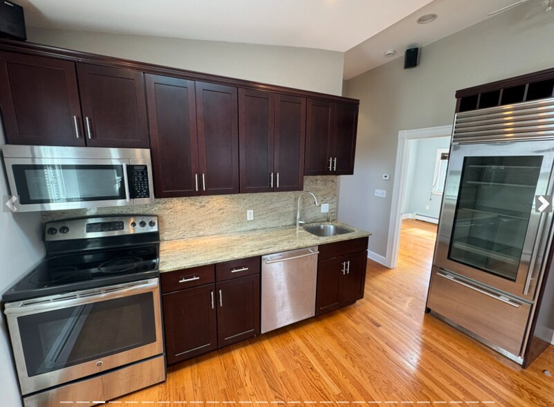 Building Photo - 24 Ellington Rd