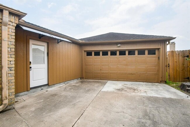 Building Photo - 7819 Candle Ln