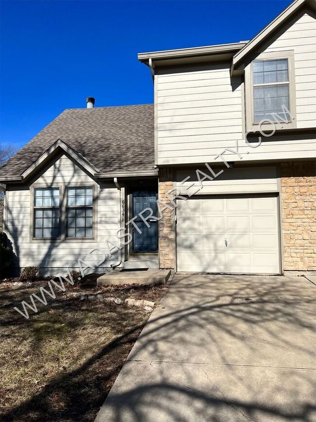 Building Photo - Affordable Duplex in Blue Valley School District-Available NOW!!