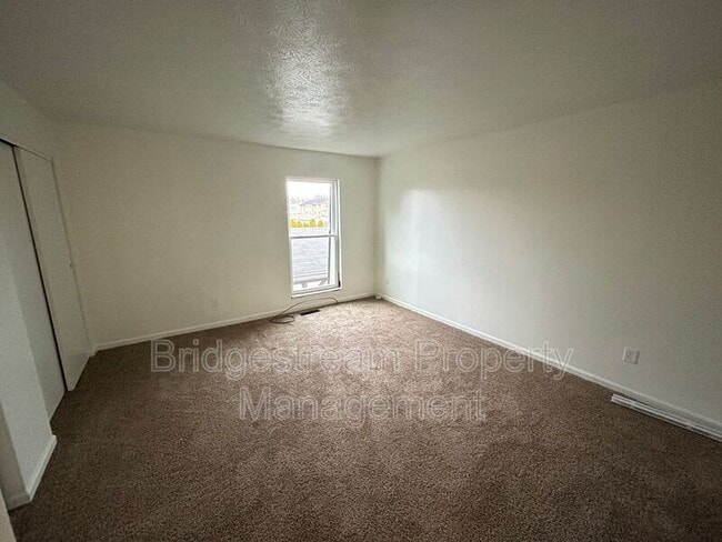 Building Photo - 953 Taylorsview Dr