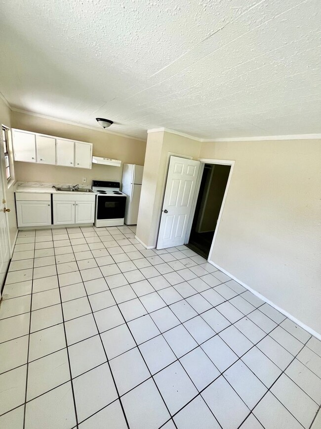Building Photo - Winter Haven 1BR/1BA Duplex; NO APPLICATIO...