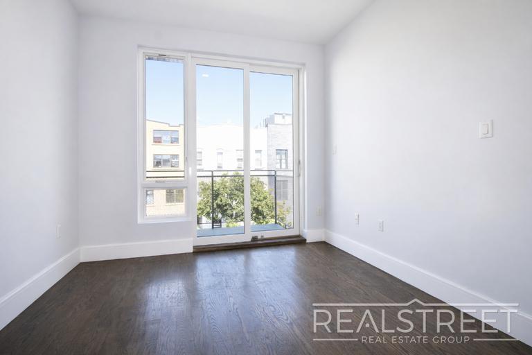 Building Photo - Luxury 2 BR in Bushwick with Balcony & Roof Deck!