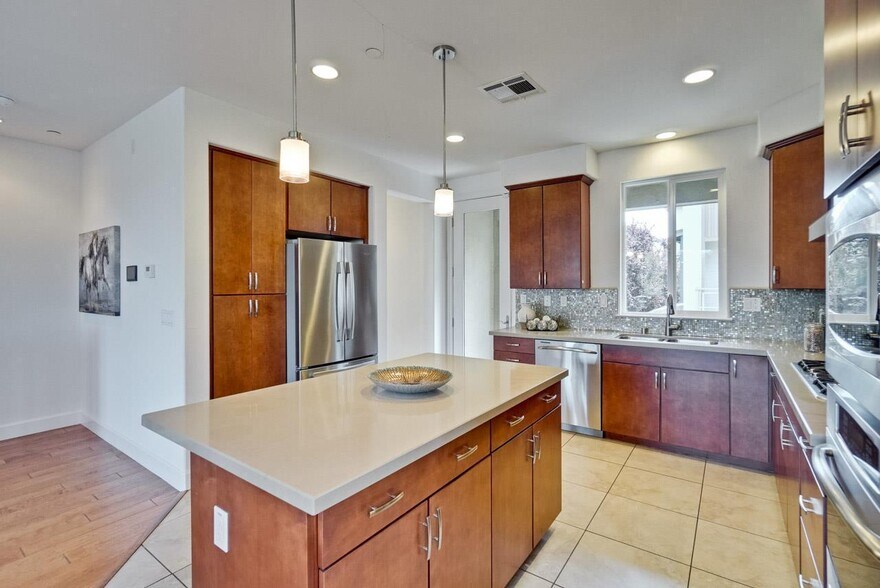 Building Photo - 1056 Duane Ct
