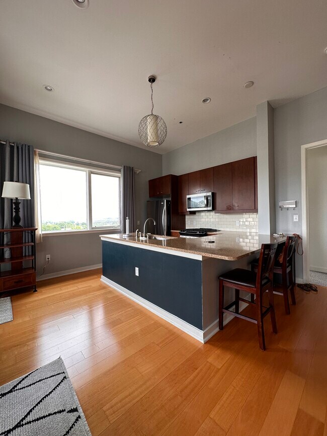 Building Photo - 200 Manufacturers Rd Unit. 701