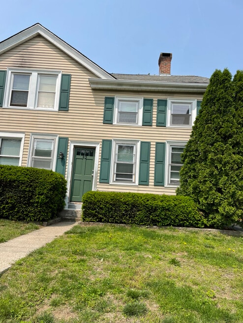 Building Photo - 52 River St