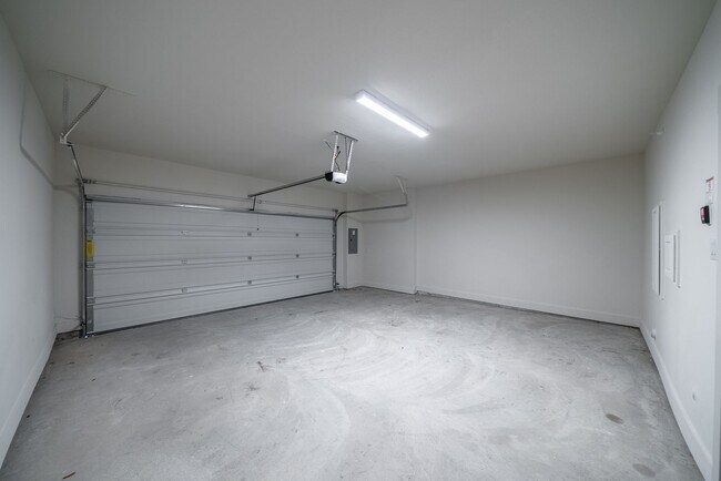 Building Photo - 917 Emerling Dr