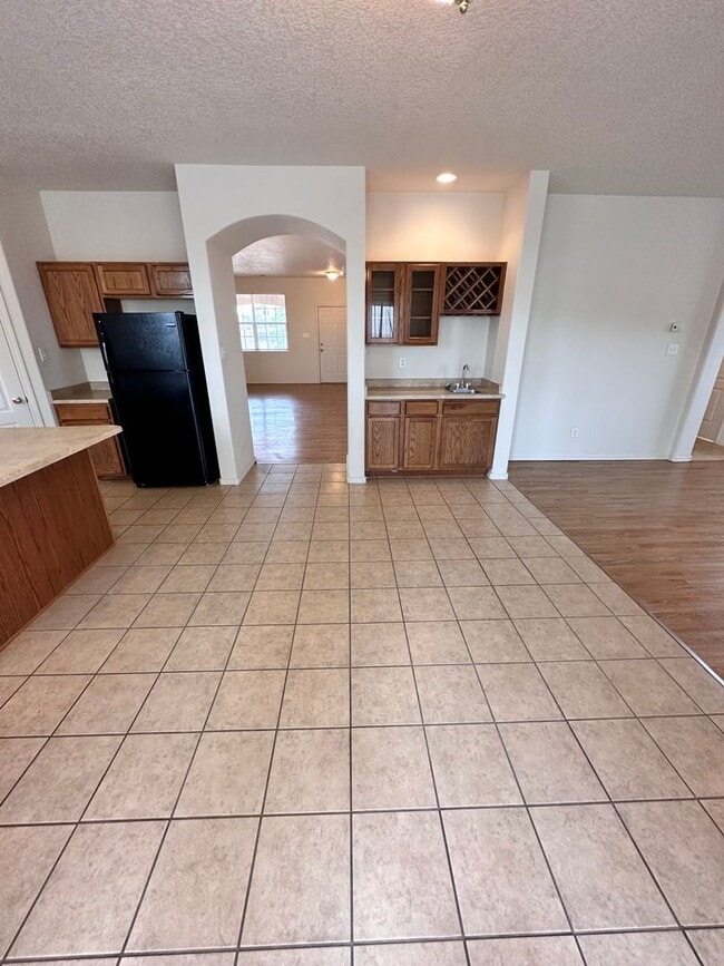 Building Photo - Stunning 2 story 2575 sq ft home- New Carpet