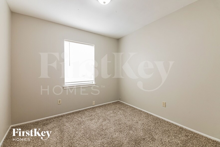 Building Photo - 2029 Willow Ln