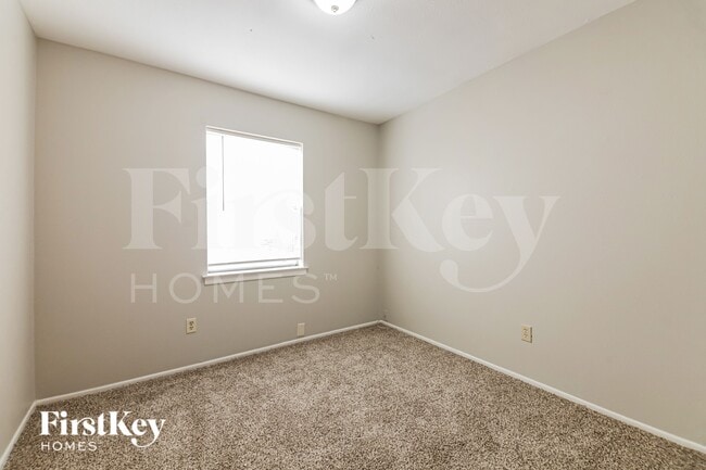 Building Photo - 2029 Willow Ln