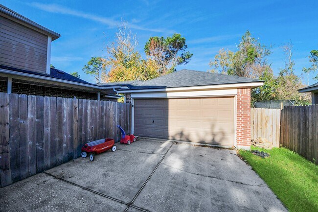 Building Photo - 1903 Ryansbrook Ln