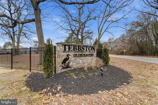 Building Photo - 611 Tebbston Dr
