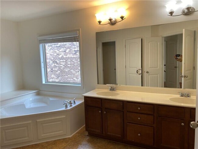 Building Photo - 3355 Earhart Way