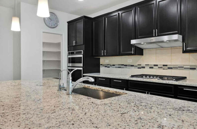 Building Photo - 27242 Volcano Dr