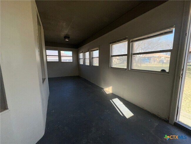 Building Photo - 1810 Gautier Ave