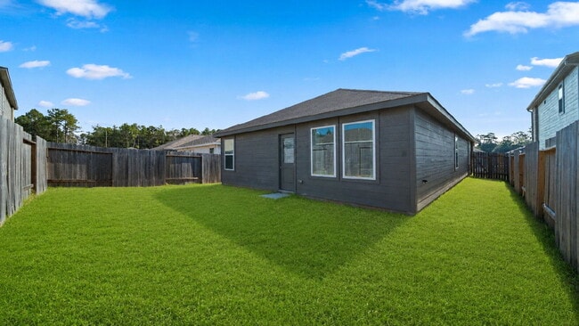 Building Photo - Move-in ready 4-bedroom, 2-bath home in Meadow Park!