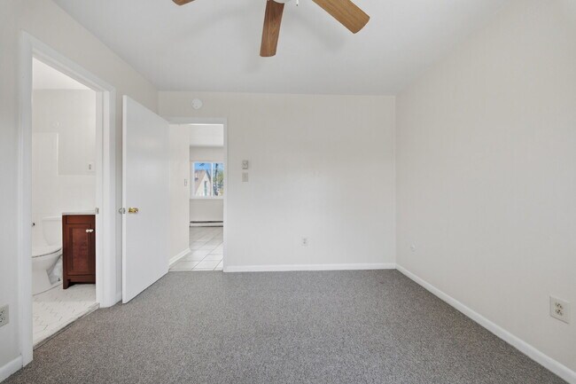 Building Photo - AMAZING 3 BED, 2 FULL BATH APARTMENT FOR RENT IN OCEAN VIEW!