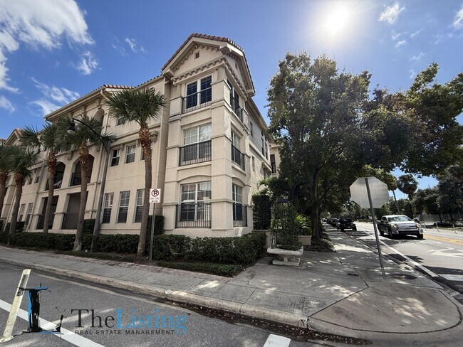 Building Photo - 402 S Armenia Ave