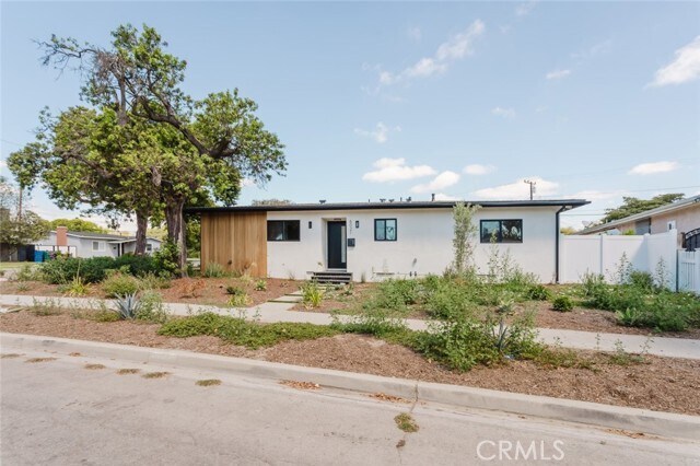 Building Photo - 6021 E Oakbrook St