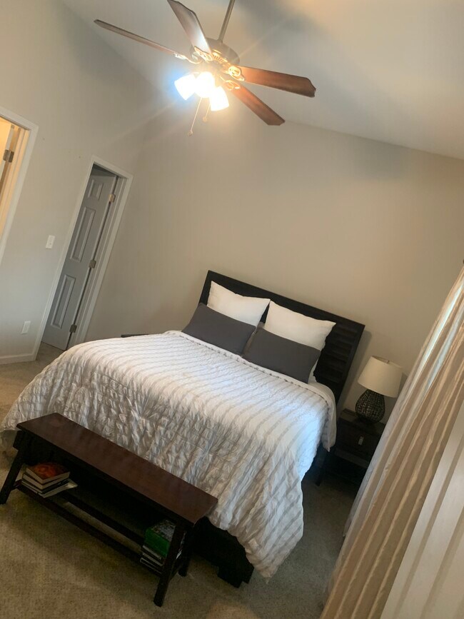 Building Photo - 774 Welch St SW