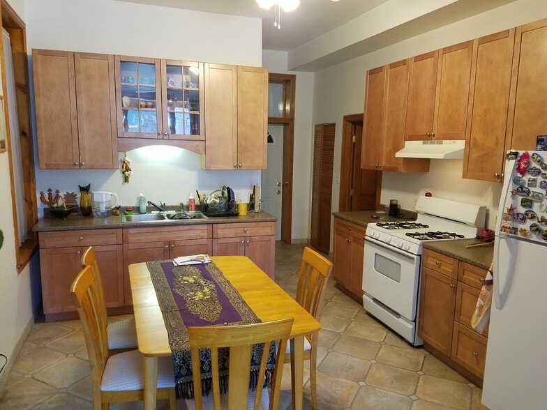 Building Photo - 1538 N Wood St