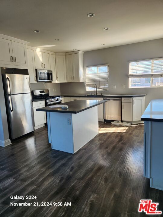 Building Photo - 1610 6th Ave