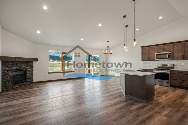Building Photo - 3-Bedroom, 2-Bathroom Home with 3-Car Gara...