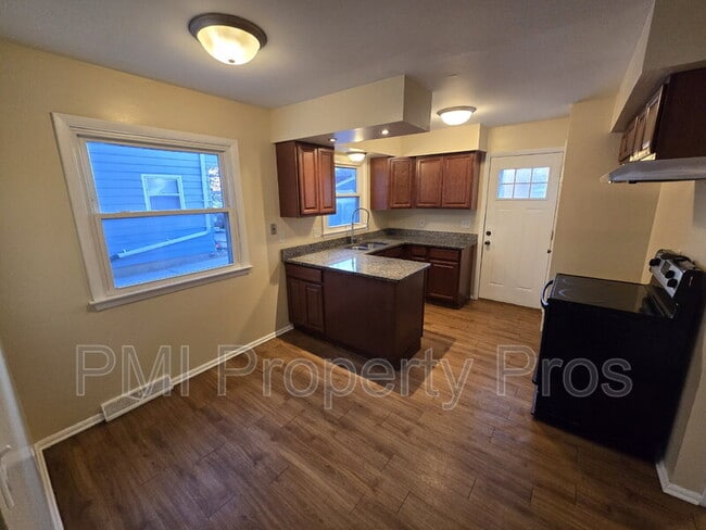 Building Photo - 6901 N 42nd St