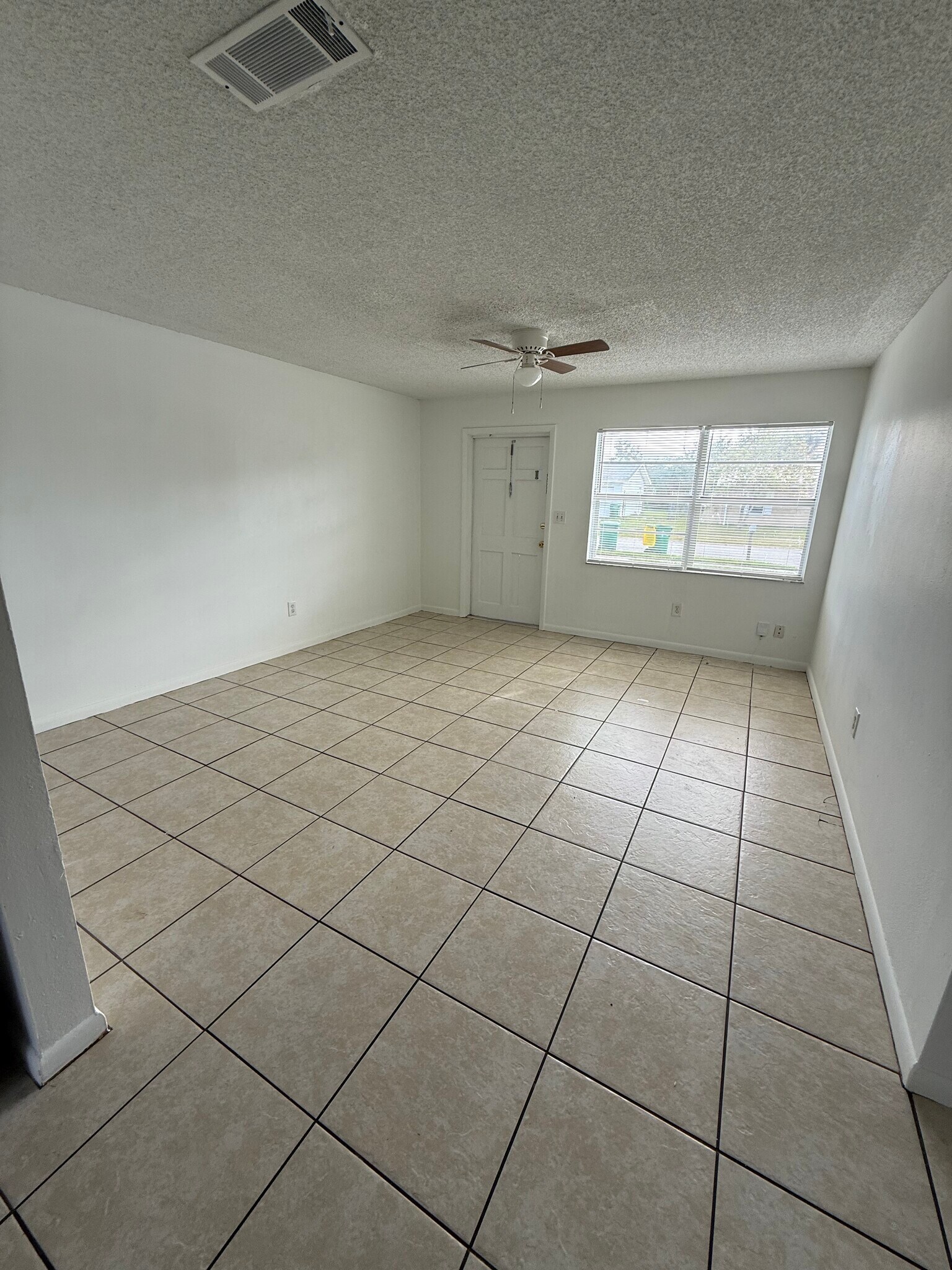Building Photo - 2456 Mercury Dr