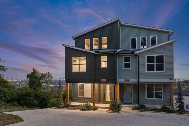 Building Photo - "Spacious 4-Bed, 4-Bath Gem in Nashville -...