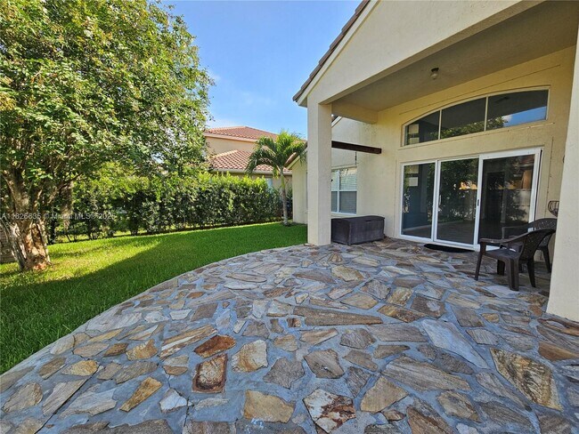 Building Photo - 743 SW 190th Ave