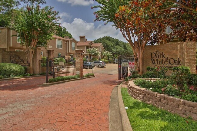 Building Photo - 1860 White Oak Dr