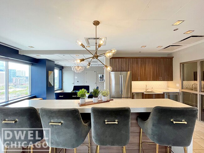 Building Photo - 150 W Roosevelt Rd