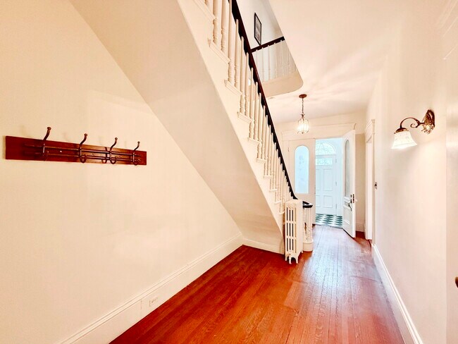 Building Photo - 36 Maple Ave