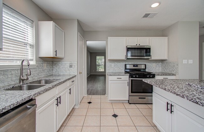Building Photo - 16126 Coleburn Dr