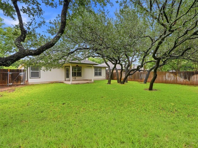 Building Photo - 1004 Downridge Dr