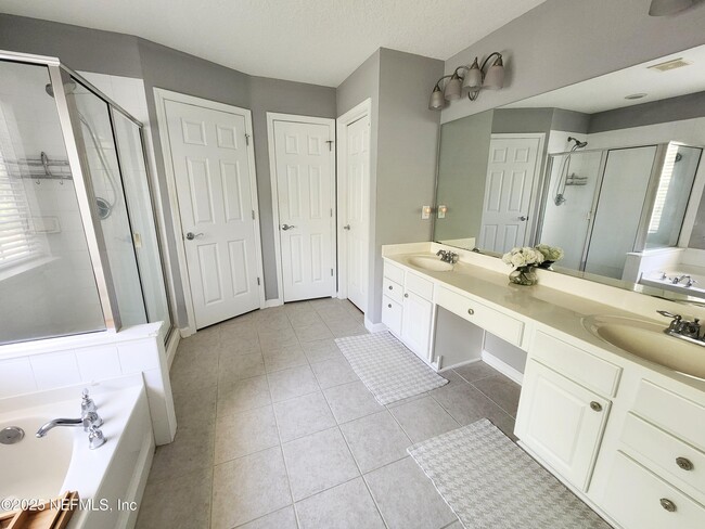 Building Photo - 3857 Lionheart Dr