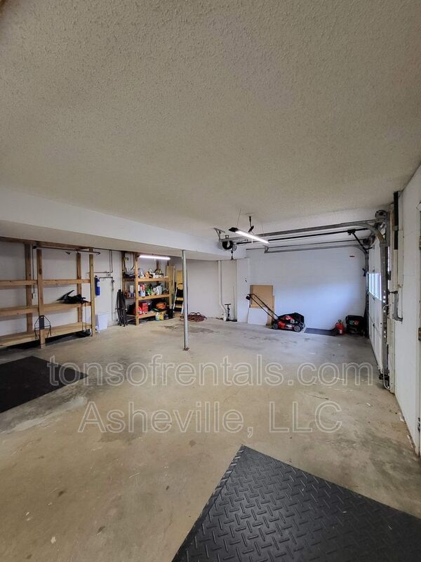 Building Photo - 128 White Oak Rd Ext