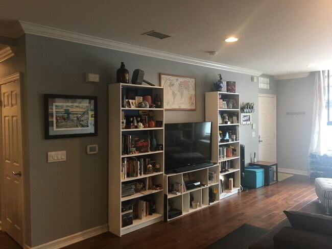 Livingroom1 - 1480 Broadway St