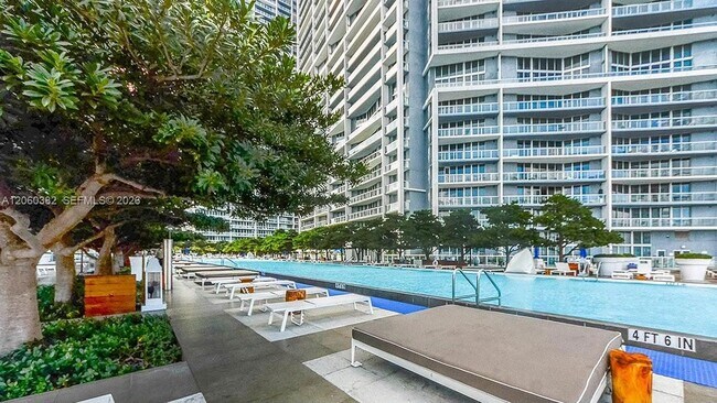 Building Photo - 485 Brickell Ave