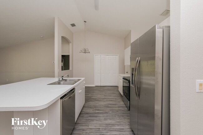 Building Photo - 2920 Tusket Ave