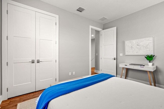 Building Photo - 13109 Alton Rd