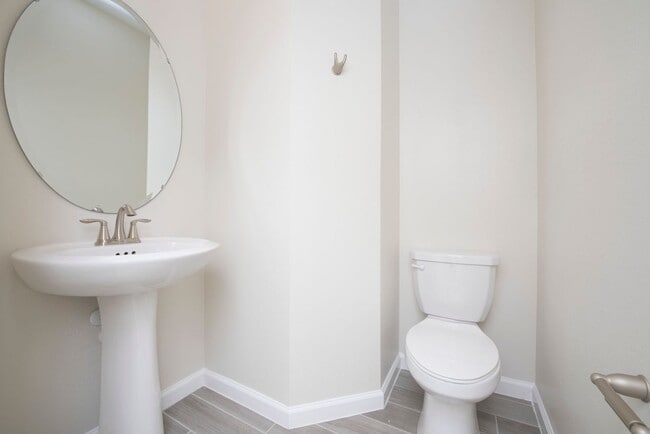 Building Photo - TOWNHOUSE 3 Bedrooms 2.5 Baths