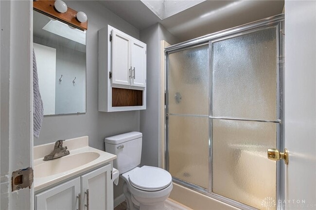 Building Photo - 521 Oakview Dr