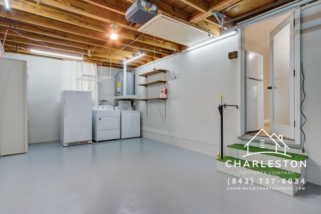 Building Photo - 1502 Woodcrest Ave