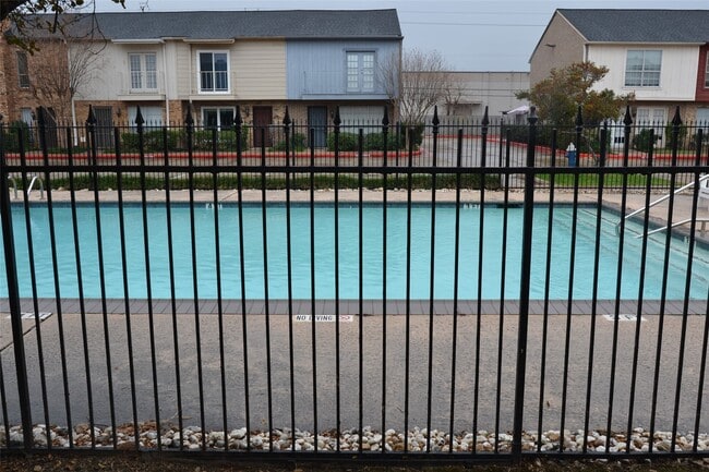 Building Photo - 6111 Beverly Hill St