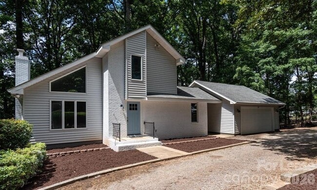 Building Photo - 280 Lakeview Shores Loop