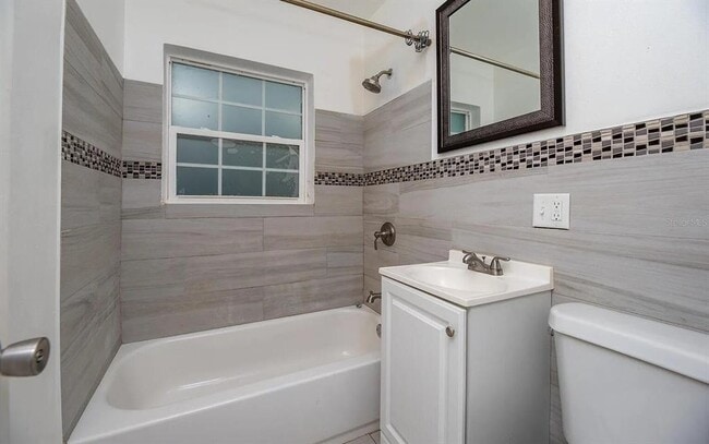 Building Photo - 2127 26th Ave S