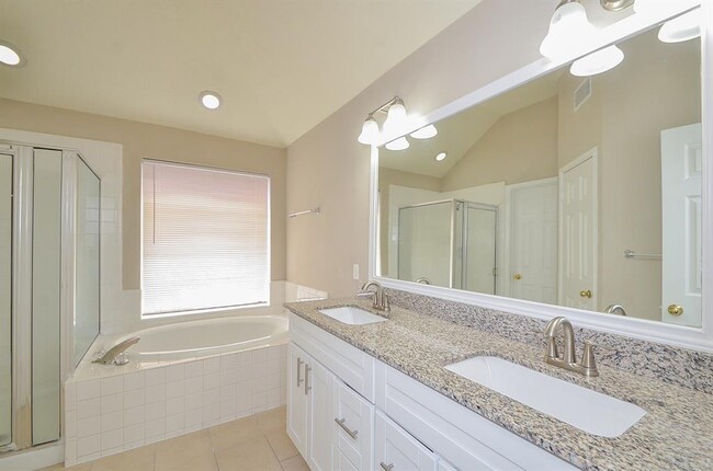 Building Photo - 5211 Aspen Point Dr